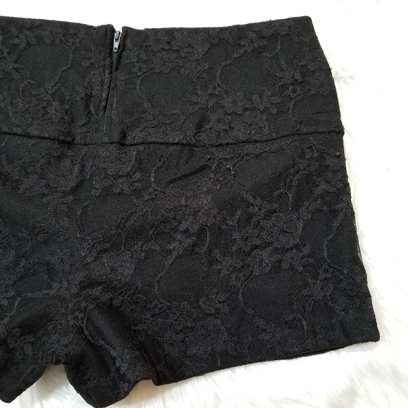 WINDSOR Shorts Black with lace on the outside, SIZE Large. - Picture 7 of 16